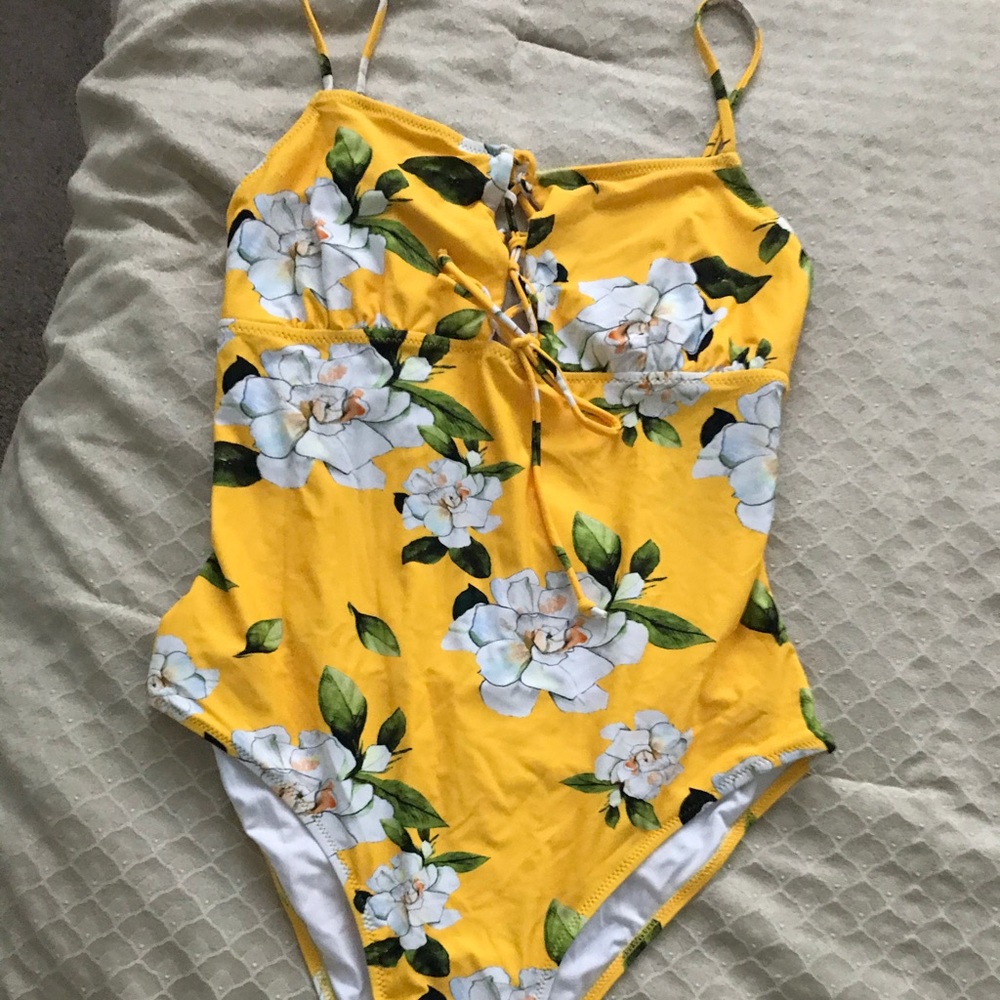 NWT Cupshe yellow floral one piece swimsuit